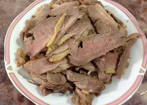 Thịt đã nấu chín để qua đêm ở nhiệt độ phòng có còn an toàn cho sức khỏe.