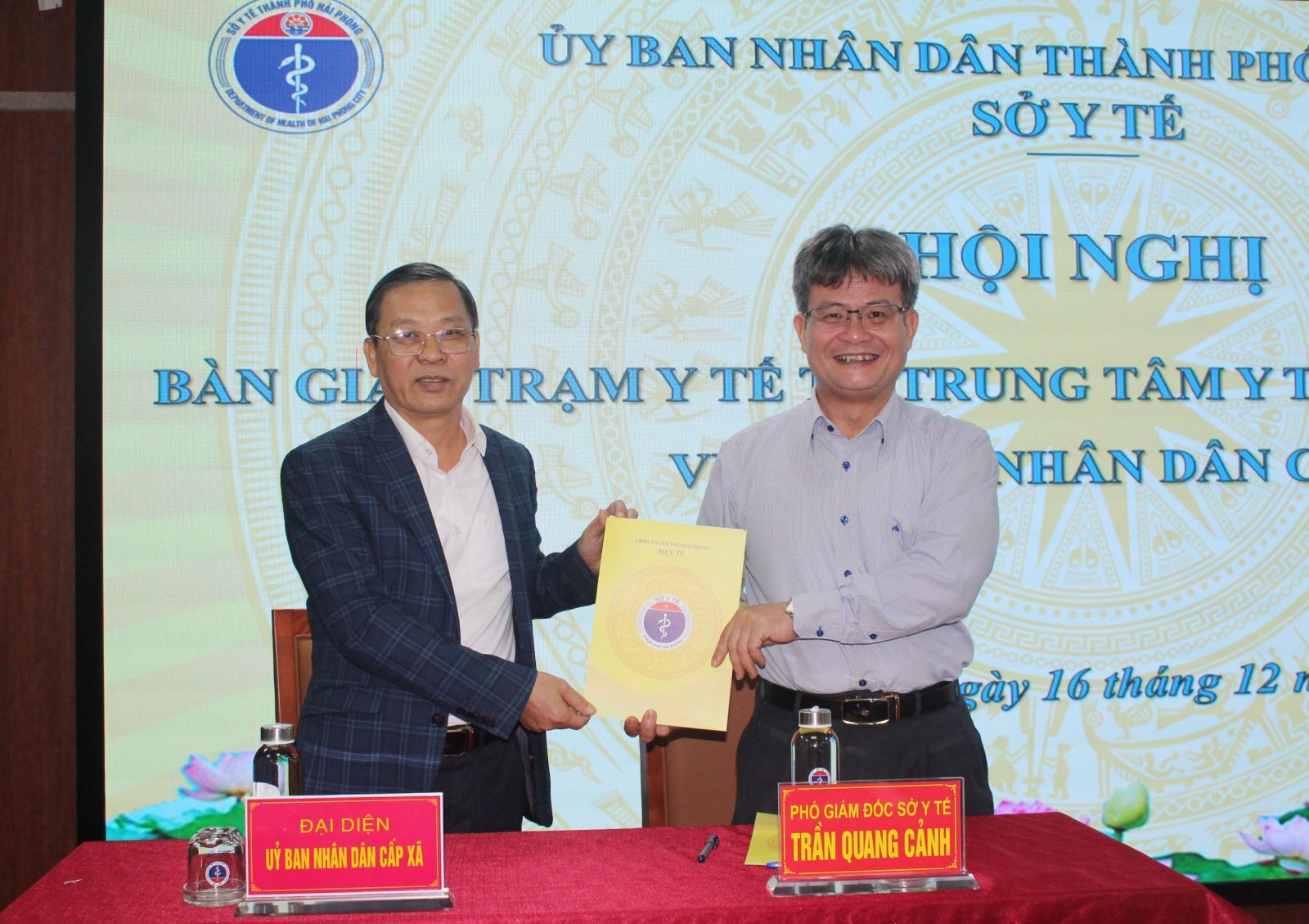 Sở Y tế TP Hải Phòng và UBND 114 xã, phường, đặc khu đã ký kết biên bản bàn giao, tiếp nhận nguyên trạng các Trạm Y tế.