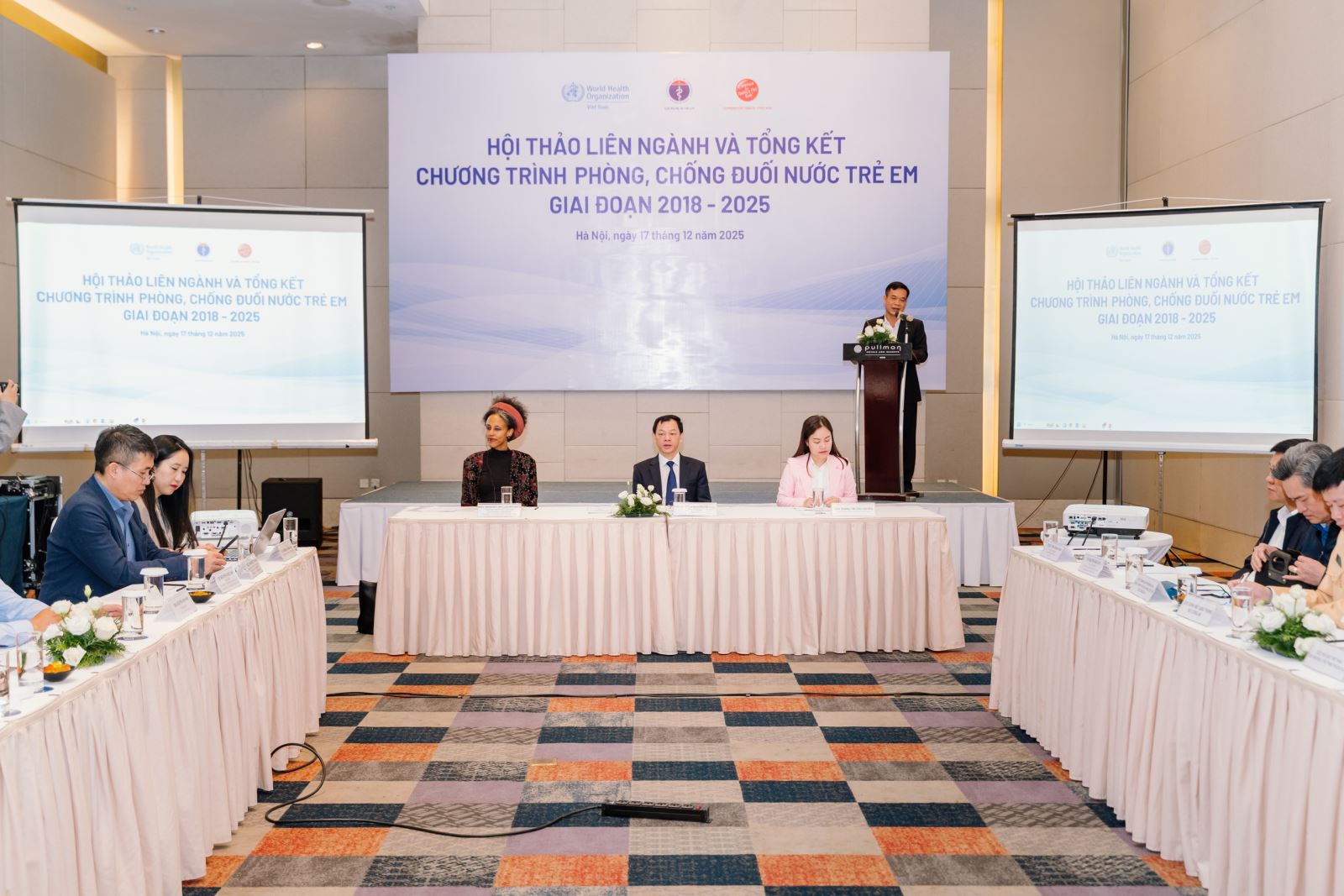 Các đại biểu tham dự hội thảo.