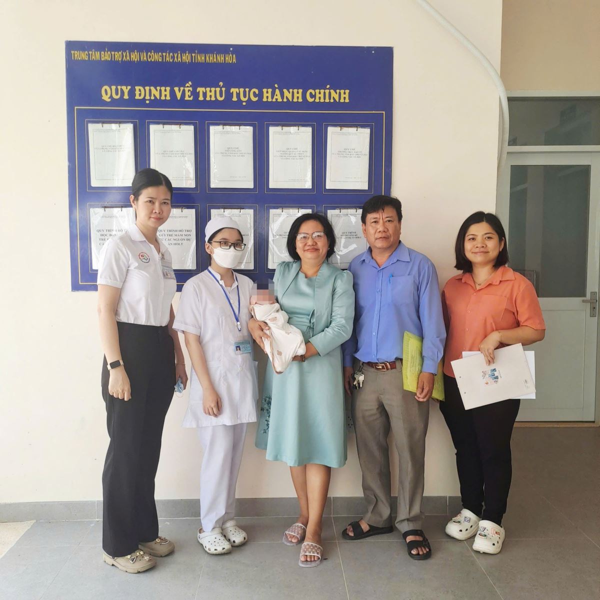 Sức khỏe ổn định, trong ngày 19/12, bé trai được bàn giao về Trung tâm BTXH và CTXH Khánh Hòa.