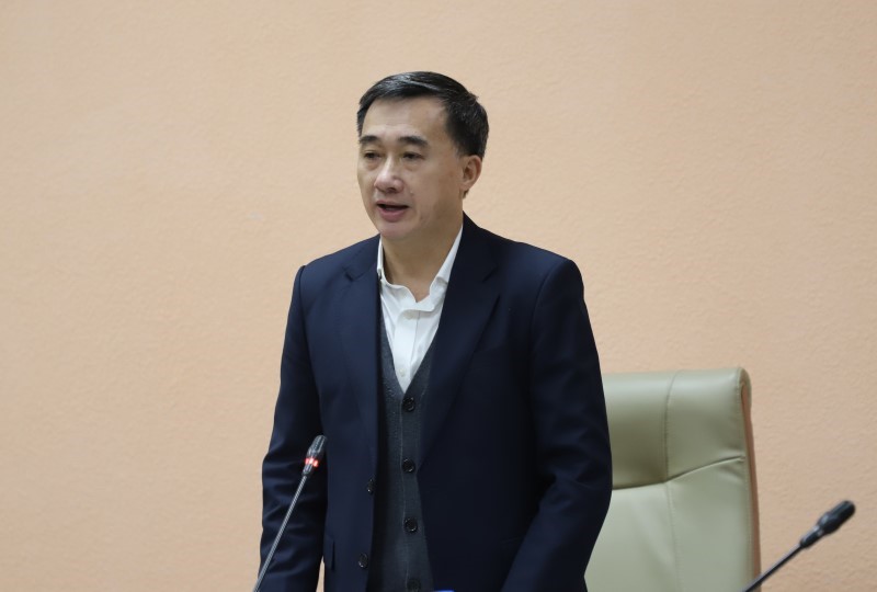 Thứ trưởng Bộ Y tế Trần Văn Thuấn nghe và cho ý kiến về chương trình chống lao Quốc gia