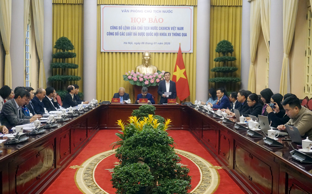 Họp báo công bố Lệnh của Chủ tịch nước về 12 luật được Quốc hội thông qua tại Kỳ họp thứ 10.