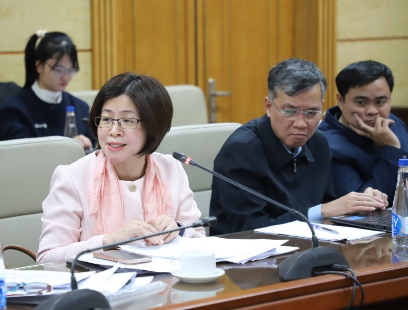 Các đại biểu thảo luận