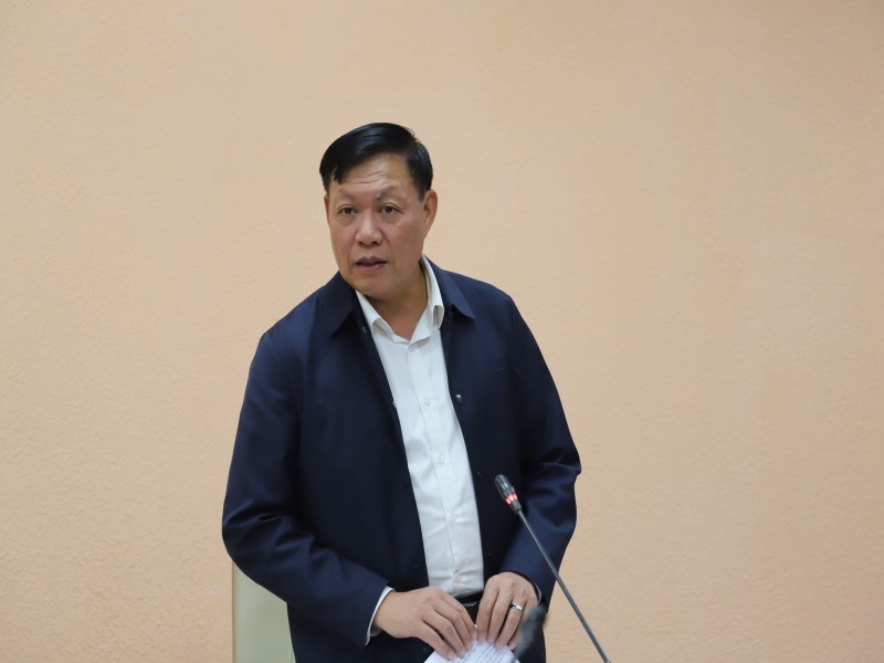 Thứ trưởng Bộ Y tế Đỗ Xuân Tuyên kết luận cuộc họp