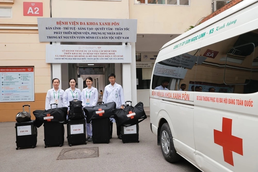 Bệnh viện đa khoa Xanh Pôn bố trí 01 tổ y tế gồm 2 bác sĩ, 2 điều dưỡng và 1 lái xe và xe cứu thương trực 24/24 giờ tại chỗ từ 13h ngày 18/01/2026 đến khi kết thúc Đại hội, sẵn sàng tham gia cấp cứu.