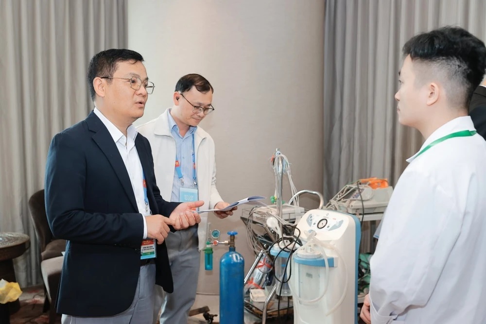 Đoàn kiểm tra, giám sát công tác trực cấp cứu, khám chữa bệnh phục vụ Đại hội XIV của Đảng do đồng chí Vương Ánh Dương, Phó Cục trưởng Cục Quản lý Khám, chữa bệnh (Bộ Y tế) làm trưởng đoàn đến kiểm tra, giám sát tại một số địa điểm, nhằm đảm bảo an toàn tuyệt đối công tác y tế phục vụ Đại hội Đảng.