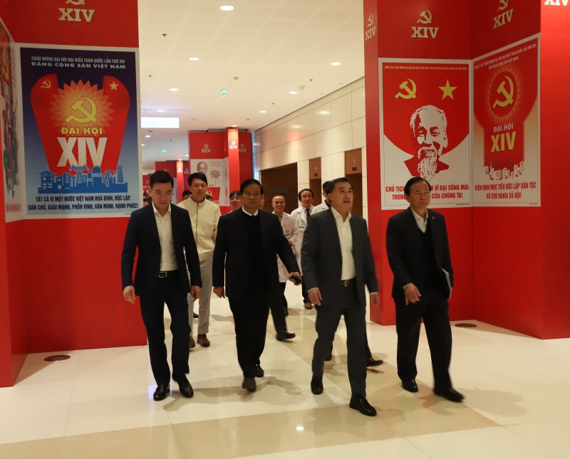 Thứ trưởng Bộ Y tế Trần Văn Thuấn kiểm tra bảo đảm công tác y tế phục vụ đại hội Đảng XIV, từ việc phòng chống dịch bệnh, an toàn thực phẩm đến khám chữa bệnh cho các đại biểu.