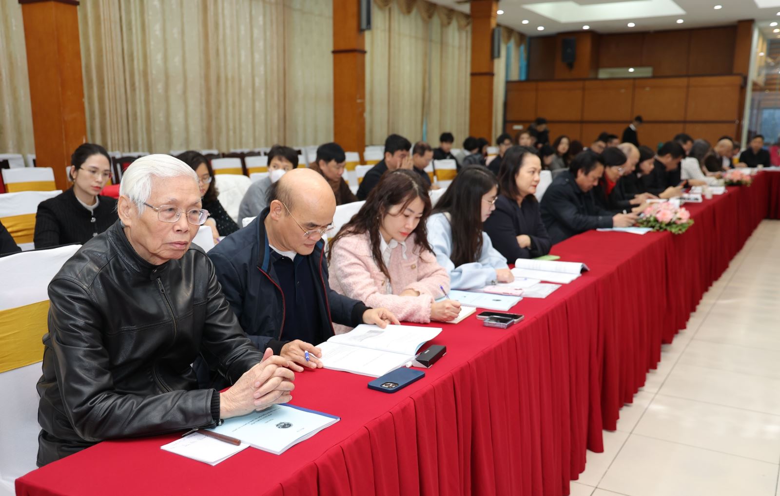 Các đại biểu tham dự hội thảo