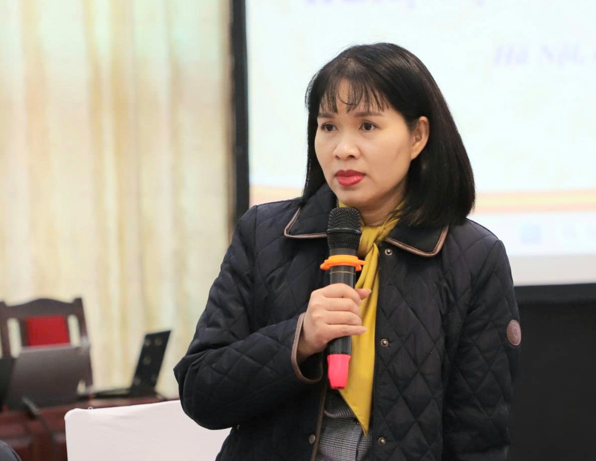 Các đại biểu phát biểu tại hội thảo.