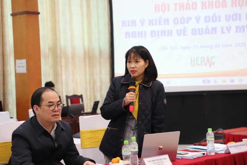 Bà Đinh Thị Thu Thủy, Phó Vụ trưởng Vụ Pháp chế tiếp thu ý kiến