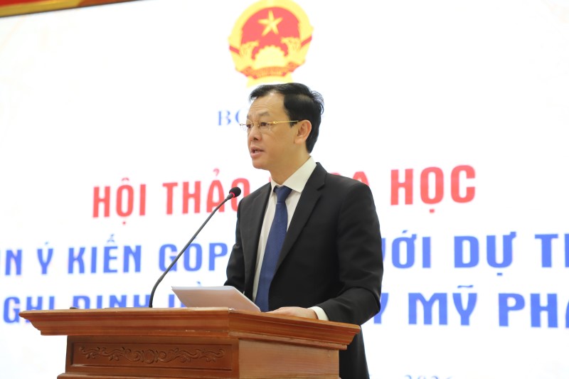 Thứ trưởng Bộ Y tế Nguyễn Tri Thức phát biểu tại Hội thảo