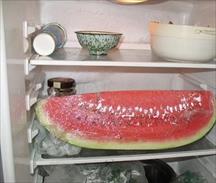 Ăn dưa hấu để tủ lạnh 2 ngày, người phụ nữ 53t bị nhiễm trùng máu nguy kịch: May lắm mới sống sót