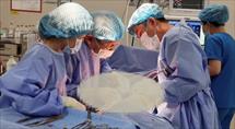 Phẫu thuật bóc tách khối u thận to hiếm gặp