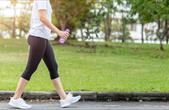 Đi bộ có thể giúp giảm đau lưng?