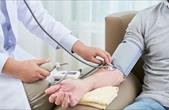 Bác sĩ, dược sĩ được xếp lương từ bậc 2 ngay khi tuyển dụng, nâng phụ cấp ưu đãi lên tối thiểu 70%