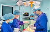 Cụ ông 80 tuổi thủng ruột do xương cá