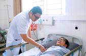 Tự ý mua thuốc về uống, 2 người dân bị sốc phản vệ