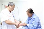 Cấy chỉ giảm đau xương khớp, người phụ nữ bị nhiễm trùng viêm mô bào