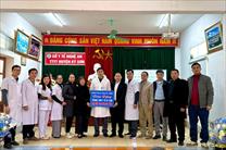 Chuyển giao kỹ thuật mổ mộng mắt giúp người dân vùng biên được điều trị ngay tại cơ sở