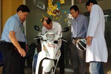 Bệnh viện quận ở Sài Gòn thử nghiệm xe cấp cứu 2 bánh