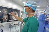 Robot AI dẫn đường bác sĩ mổ cắt khối u sâu trong não