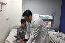 Lần đầu tiên tại Việt Nam bác sĩ nối gân thành công không cần kim chỉ