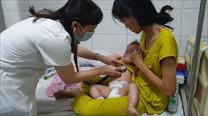 Trẻ mắc tay chân miệng biến chứng lở loét nặng vì cha mẹ tự điều trị