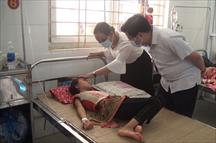 Lào Cai: Gần 60 học sinh nhập viện do ăn canh bắp cải nhiễm vi sinh gây ngộ độc