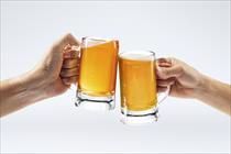 Vì sao người bệnh gout nên kiêng bia, rượu?