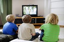 Trẻ nhỏ 'ngồi lì' trước tivi hơn 1 giờ/ngày có nguy cơ bị béo phì