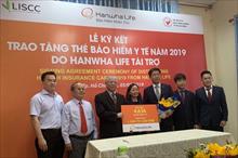 Hanwha Life Việt Nam tặng 4.636 thẻ BHYT cho người nghèo