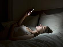 Thường xuyên sử dụng điện thoại vào ban đêm làm tăng nguy cơ ung thư vú